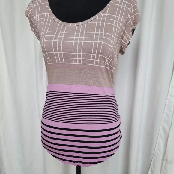 Fossil Women's Short Sleeve Tan Purple Design Knit Top Tee Striped Rayon S Small - Picture 6 of 10